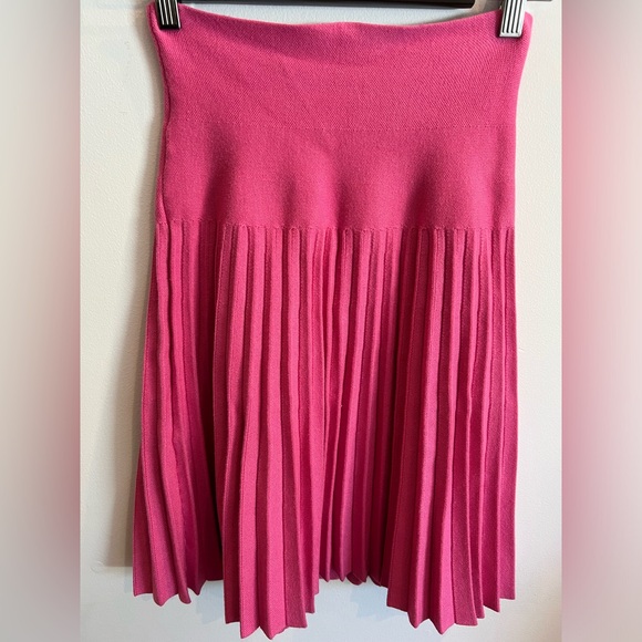 Summer pleated strawberry pink Skirt - Picture 2 of 7